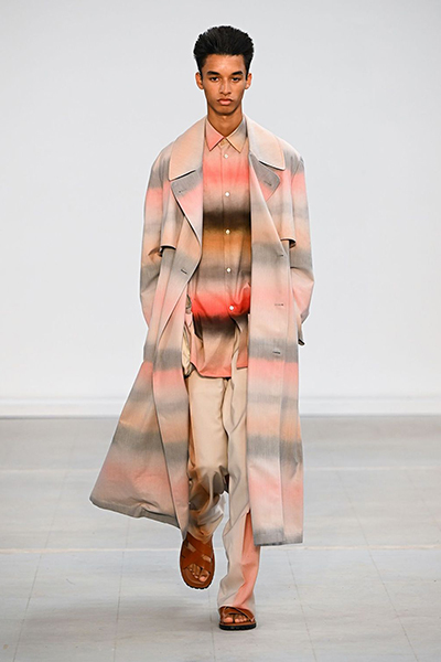 اختبر روعة الثمانينيات مع تشكيلة PAUL SMITH لربيع وصيف 2023
